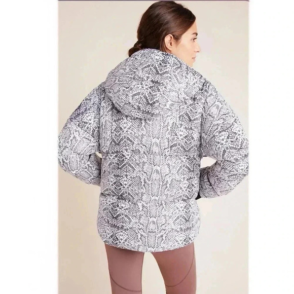 Varley Highland Puffer in Snakeskin - Picture 9 of 16